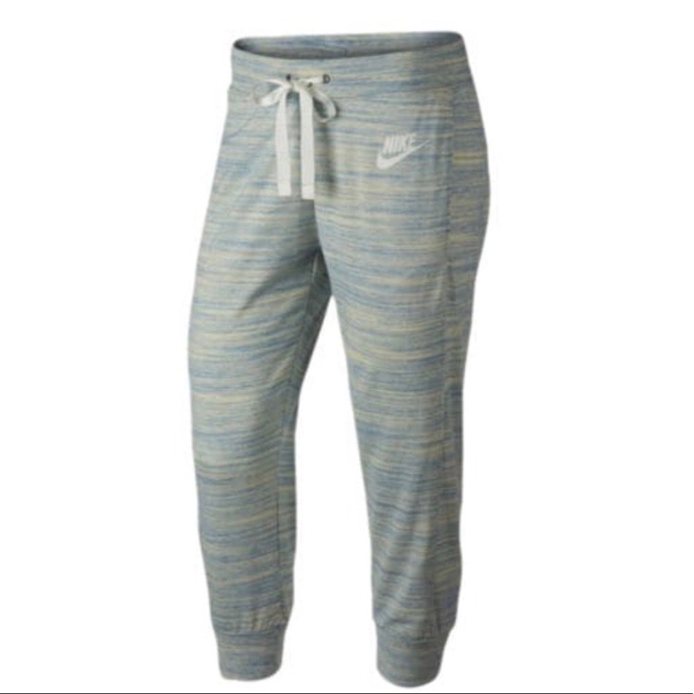 Nike gym classic capris size medium